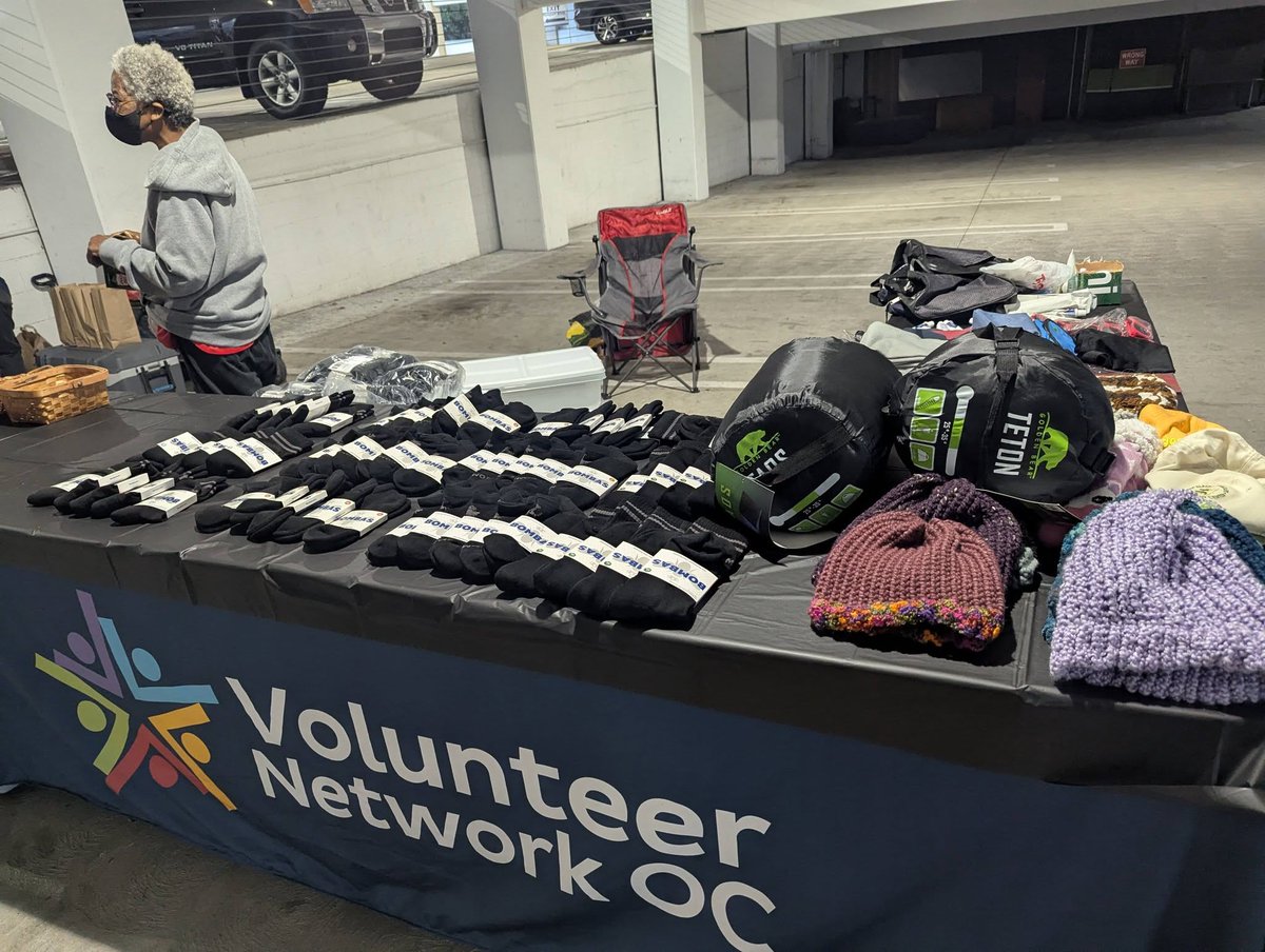 VolunteerNetOC's tweet photo. This morning  we did our monthly outreach at the Crossing Church in Costa Mesa. We distributed sack lunches, @BOMBAS  socks (thank you, as always )hand knitted beanies, travel pillows and many essential items to our homeless neighbors. https://t.co/xRajRZUWwJ