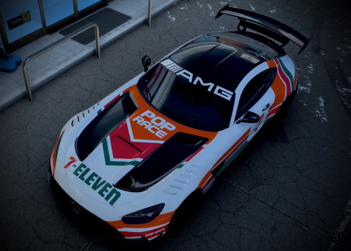 phymer2016's tweet photo. 停在7-11门口的711号赛车！
是即将在Macau GP登场的Tigani Motorsport AMG GT3 #711！

（我太喜欢AMG GT3 EVO了，PG到底什么时候才能把它搬进游戏里啊😵‍💫）

2021 Mercedes-AMG GT Black Series940 787 988

#ForzaHorizon6 #7eleven https://t.co/635IWbfFVP