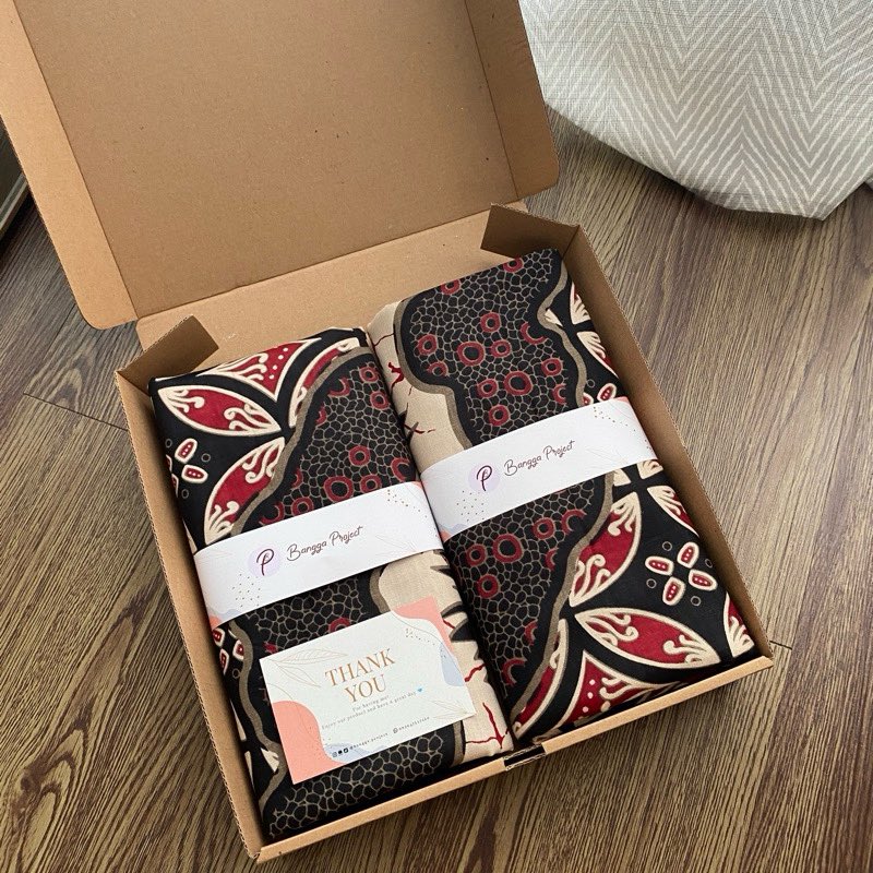 whmnsy's tweet photo. hampers kain batik ini cantik bangett! cocok buat gift dospem kalian dan bakal kepake buat acara 😍😍

https://t.co/IxM5b58OQL https://t.co/6couvmEeMn