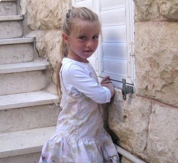 cliomuse77's tweet photo. Cette adorable fille Juive de 8 ans a été assassinée avec  2 autres enfants juifs par Merah à Toulouse

Couibaty a assassiné 4 perso. à l’hyper Kasher

Le Pere Hamel égorgé ds son église....

Thomas Elias Louis Philippine  Enzo Antoine....

Macron l’AMNÉSIQUE vs etes ABJECT ‼️ https://t.co/G5zWPQCTiM