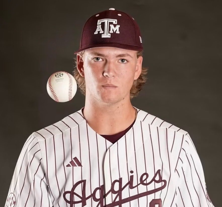 OverSlot_'s tweet photo. COMMIT: RHP/1B Striker Pence is headed to Texas A&amp;M.

At 6 foot-6, Pence is already touching 101 mph on the mound, and flashing plus raw power with the bat. He has multiple avenues to impact. Could be a day-one contributor.

The No. 55 ranked HS prospect in 2027.

👇PROFILE👇 https://t.co/aYMYnnyzOr
