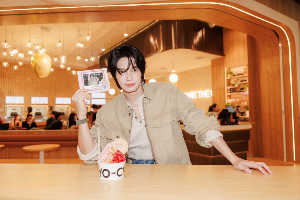 pangmak2026's tweet photo. ปังมาก!
หล่อมาก “วิน เมธวิน” ร่วมฉลองเปิด Yo-Chi แบรนด์โฟรเซ่นโยเกิร์ตดังจากออสเตรเลีย ปักหมุด centralwOrld สาขาใหญ่ที่สุดใน Southeast Asia ชูคอนเซปต์ ‘ผับที่ไม่มีเบียร์’ 

WIN YOCHI GRAND OPENING 
#yochithailandxWin #winmetawin
#yochithailand #iloveyochith https://t.co/bzaVzHR0b5