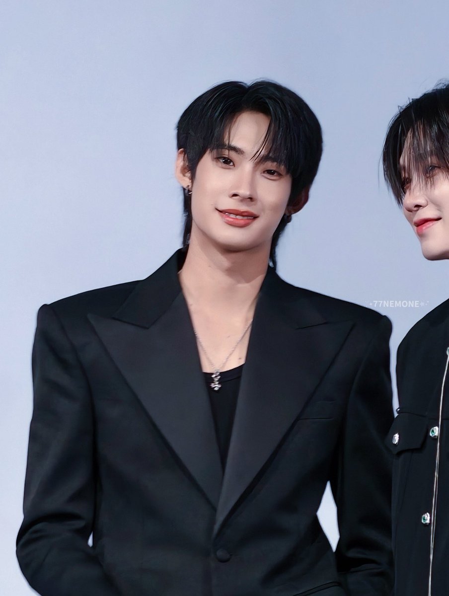 77Nemone's tweet photo. handsome boy vs naughty boy

#tutoryimXyubeimao 
#TutorKrp @TutorKrp https://t.co/8tgXfLVsaQ