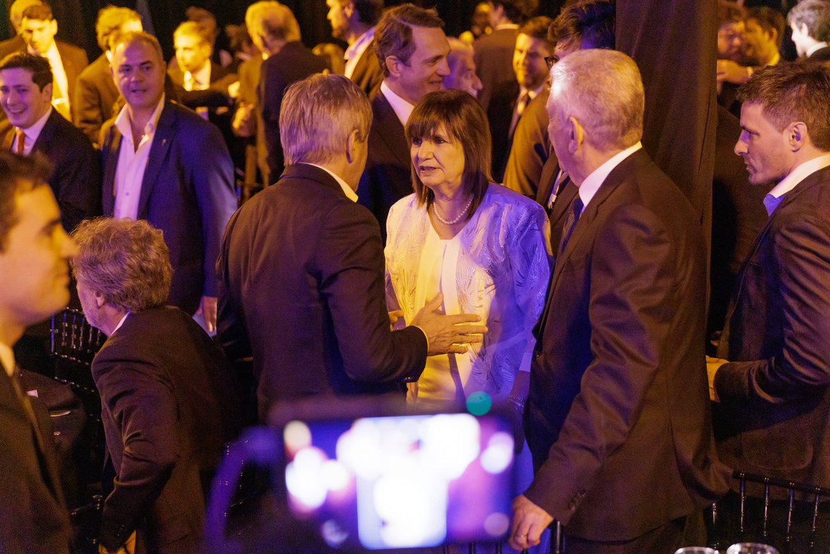 PatoBullrich's tweet photo. ⁠Una noche de ideas y de libertad en Fundación Faro con el Presidente @JMilei. https://t.co/MrzsGDkc8X