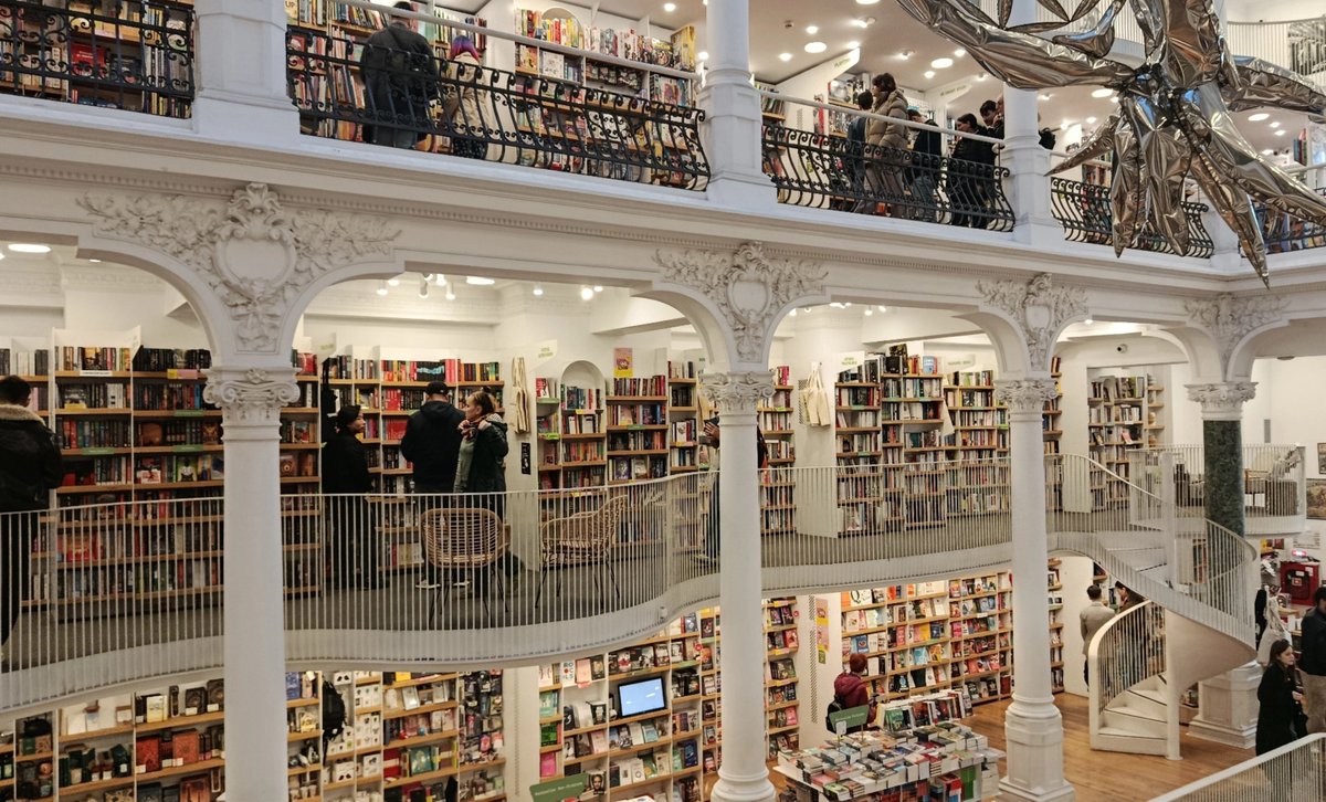 judithonaa's tweet photo. esta tarde he estado en la librería más bonita del mundo ⭐ https://t.co/jmi8L2OYLr