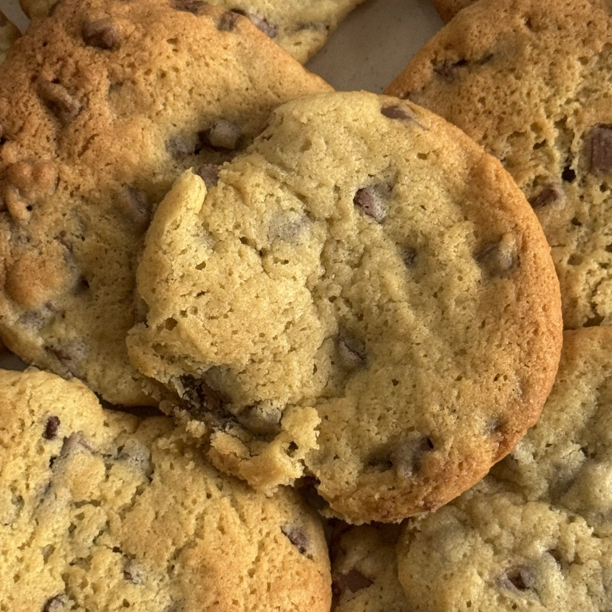 ROGVERS's tweet photo. i was having a mental breakdown so i baked cookies https://t.co/iD6cT4amGu