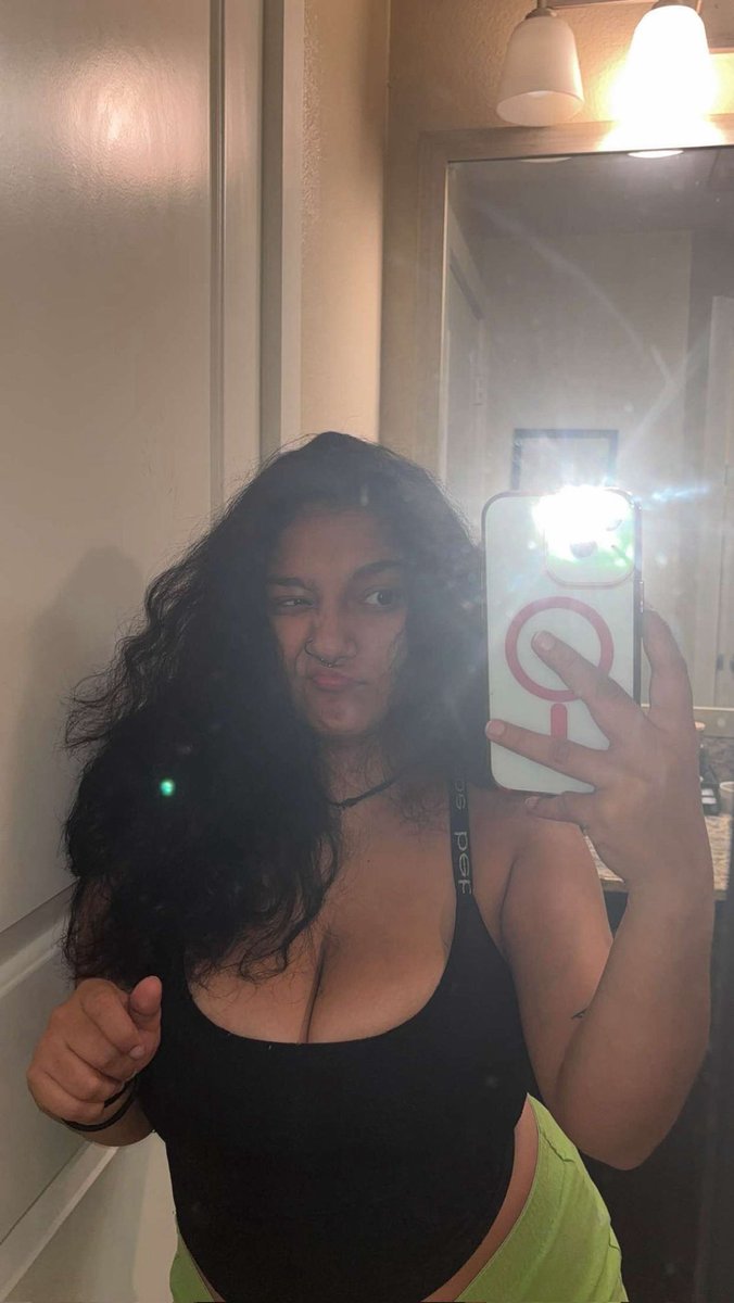 goonermxmafia's tweet photo. 34H tits Mackenzie 🥵🥵

#hot #tits #irls #exposed #horny #dmme #wankchat #slut https://t.co/jLoPUhvD4K