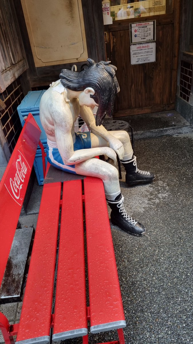 EXbiollo's tweet photo. The Sitting Joe Statue at "Steak-Tei", located just a few steps away from the Nakano Broadway building area 🤯 https://t.co/VN51G8tBuw