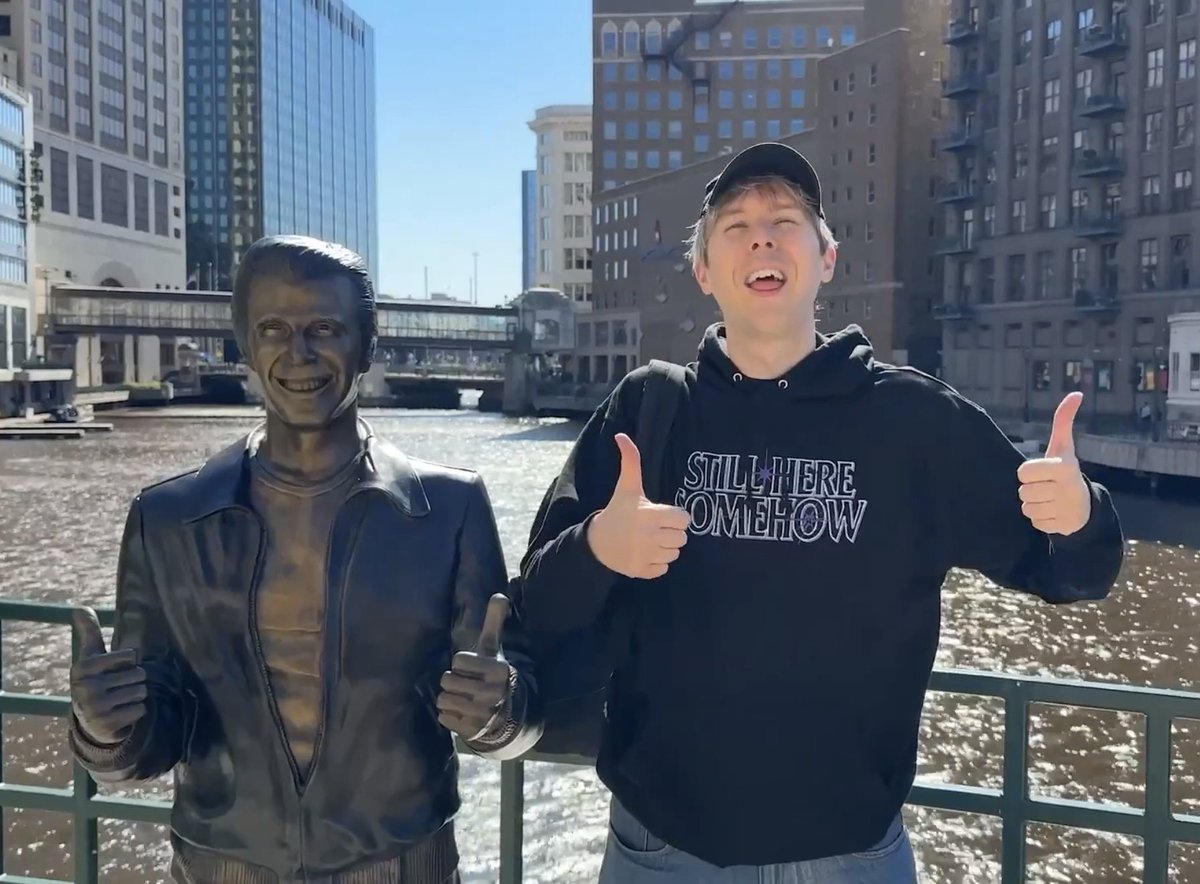 dinofcoded's tweet photo. NO IM EMOTIONAL. I WILL DIE FOR MY COUNTRY MILWAUKEE WISCONSIN https://t.co/NQ7UlAvnto