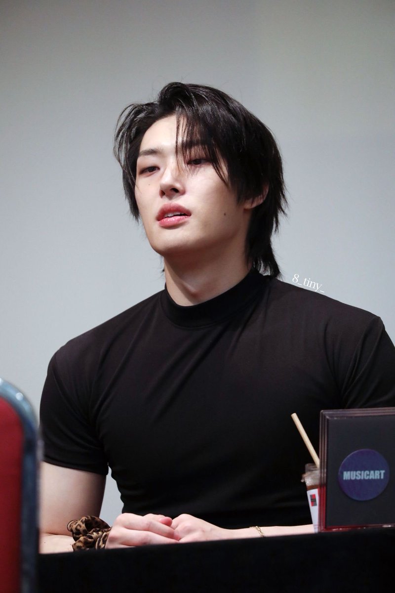 23rdNarry's tweet photo. @pvppyunnie Looks like a hideous orc https://t.co/aiT98nlAPk