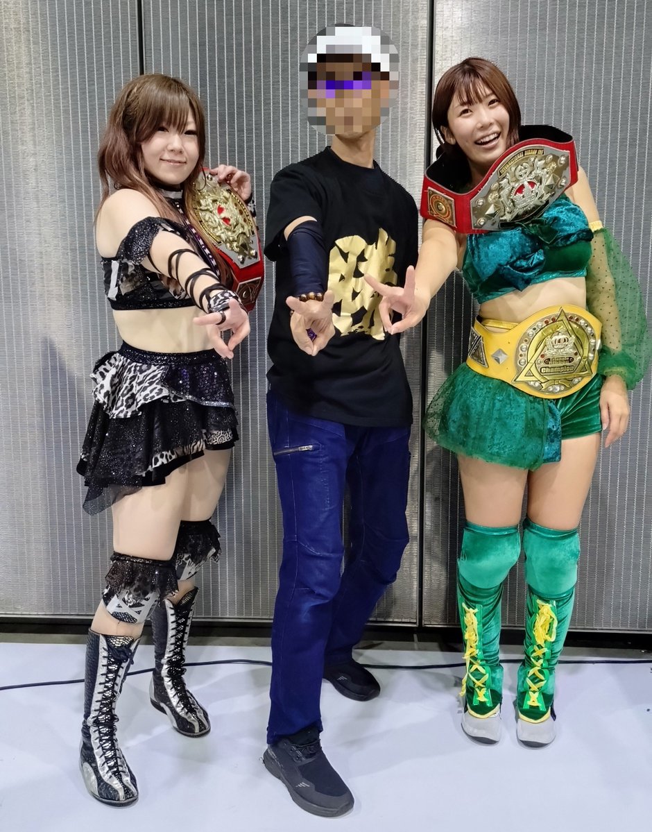 jingin4's tweet photo. @minahika_fusion 女子プロレスって、選手とファンの距離がこんなに近いの？って勘違いした事がありました。でも、ある選手がそれはダメだと気付かしてくれました。推しの選手を応援出来るのって素晴らしいから、批判や嫌な事、選手が嫌がる写真をSNS載せるのは要らないと思います。だから、ある選手は今でも一押しです https://t.co/jfQ4BcdB5h