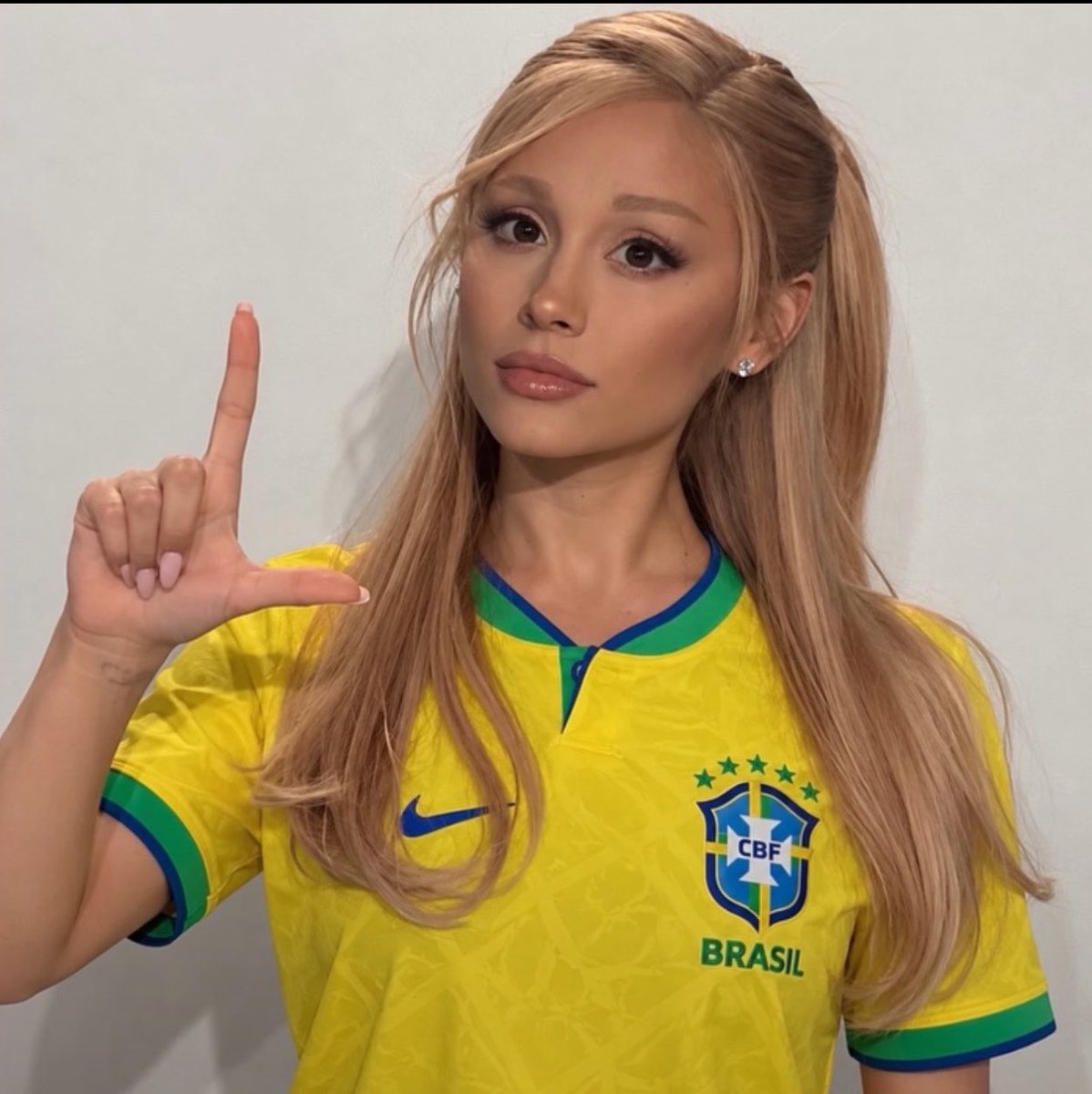 infoari's tweet photo. BORA SUBIR! Cada arianator que ver esse tweet deve comentar TODAS as letras do alfabeto usando as tags: 

ARIANATORS COM LULA 
ARIANATOR VOTA 13

RT para engajar! https://t.co/CzycBXnUIf