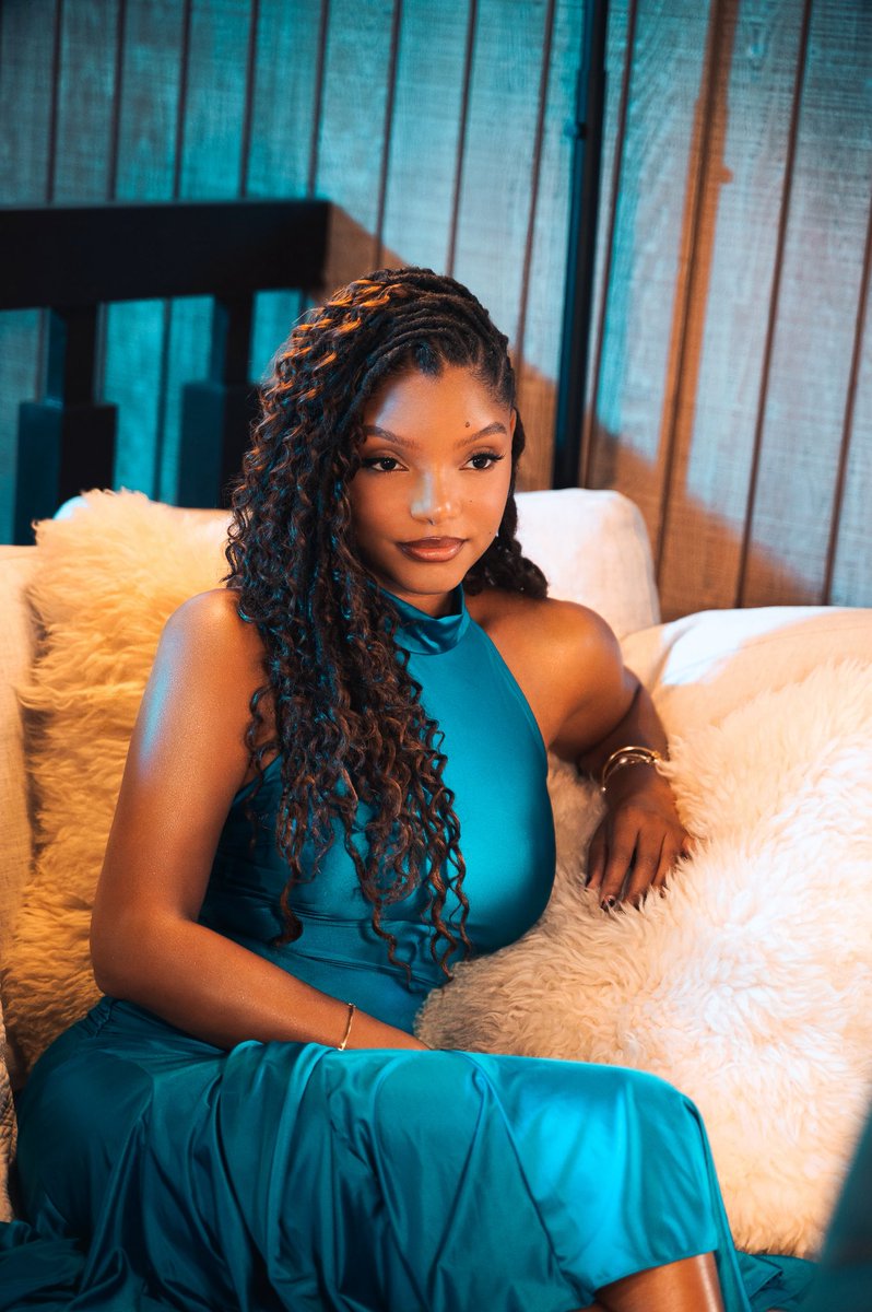 HalleBailey's tweet photo. happy 1 year anniversary to love? or something like it 🩵✨ so grateful for all the love 🥹 keep listening to the new deluxe songs!! which one is your favorite? 💋 https://t.co/G2iuMozYiG