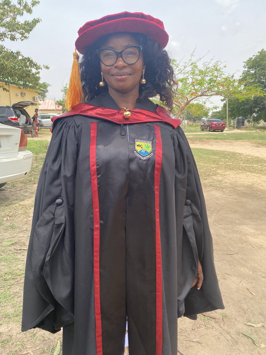 SauceKiki's tweet photo. She even wore gown 😅❤️ https://t.co/63kIgZ09Ja