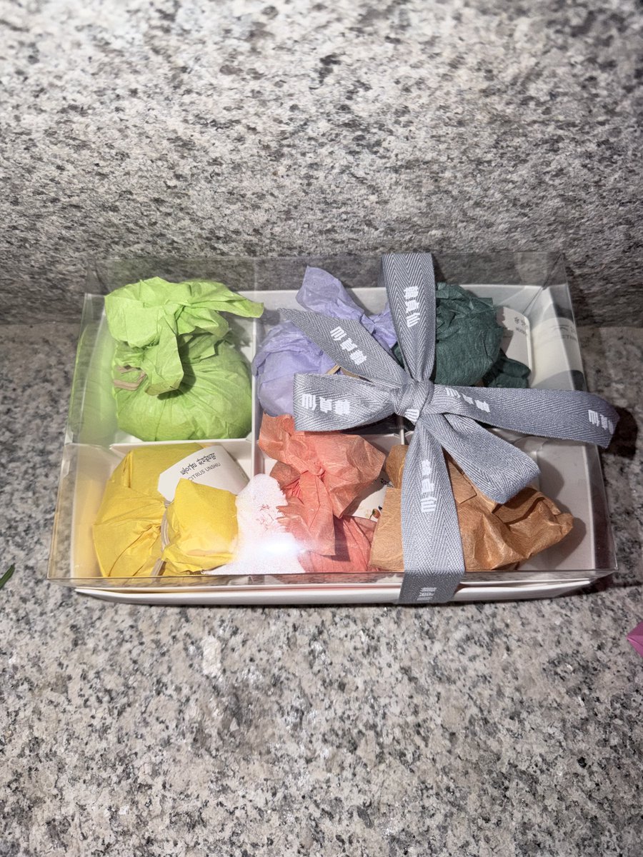 Kimreifan's tweet photo. ㅅㅂ아이브언니들이 한정선6종세트줌
아이브언니들덕분에웨이팅없이한정선먹음 언니들사랑해요♥️♥️♥️♥️♥️♥️ https://t.co/f4ibhvSXE9