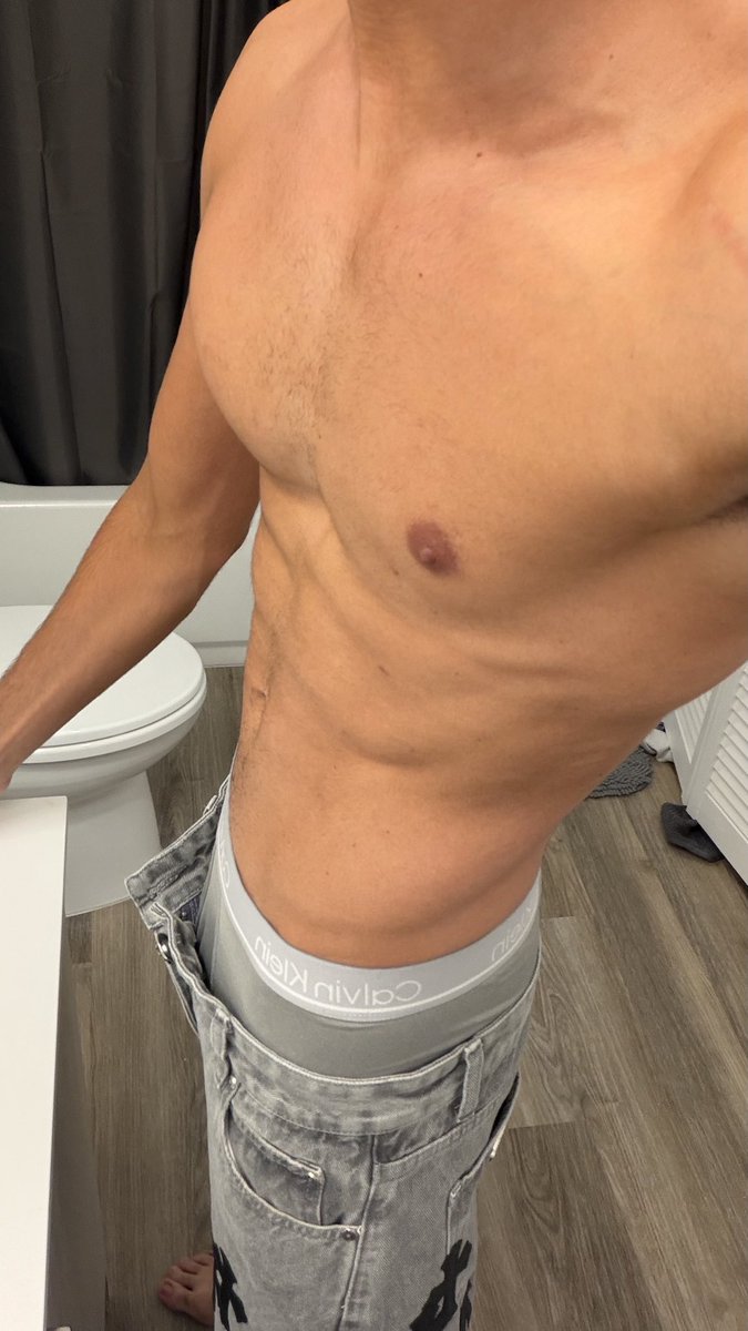 samytwer's tweet photo. Avec ou sans poils les gars ? https://t.co/TNdEOKwsOT