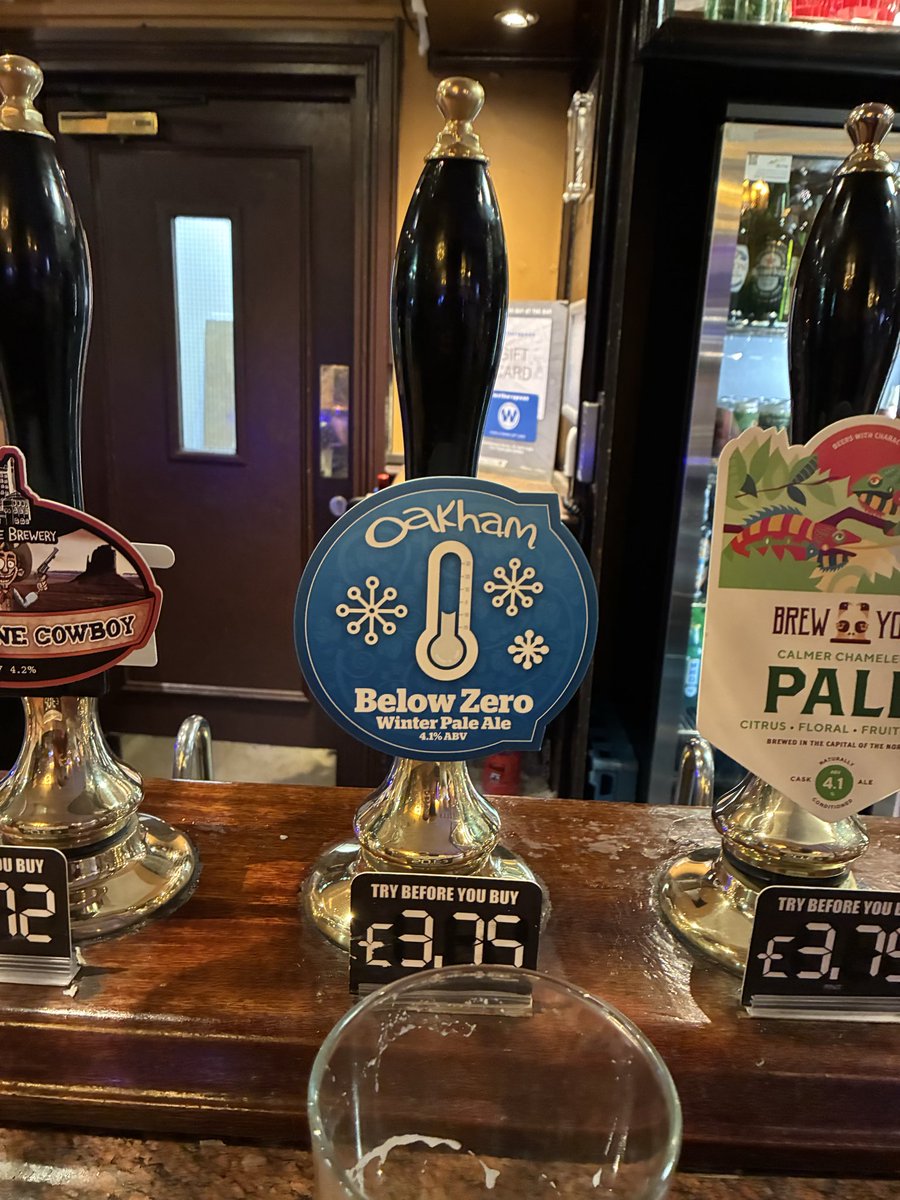 StymieSi's tweet photo. Wetherspoons, Piccadilly, Manchester. Not really too near Pic but amazingly not been before! Carpet an excellent 9.  The locals seem a bit weird in the head but a couple let me share their table mainly cos they are watching Traitors on their phone. Oakham drinks great. https://t.co/l7cB8io7KE