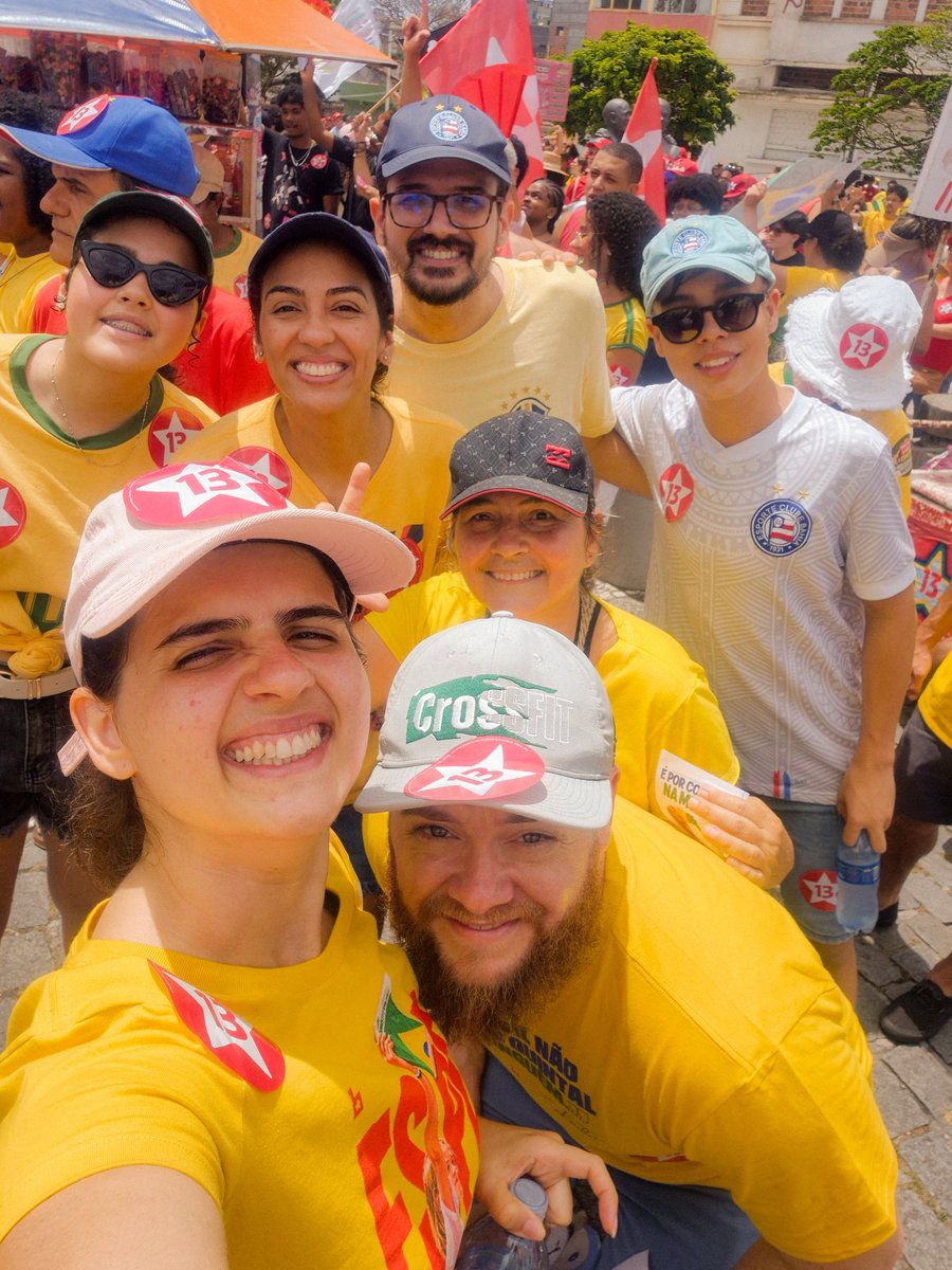 RobertaLantyer's tweet photo. Bom pra porrar passar o sábado em família. 

#SoMaisUmVotoPorLula https://t.co/38ZZTKCyKR