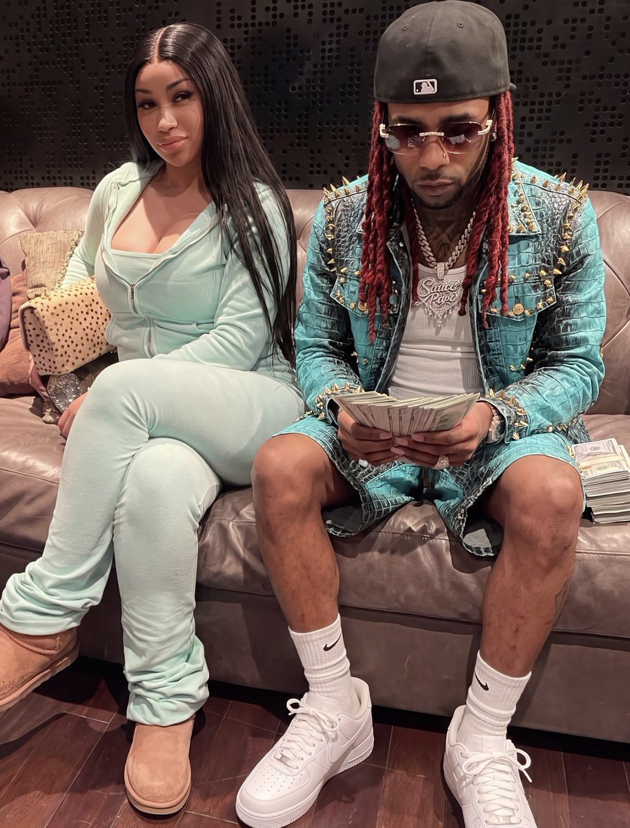 1magicdick's tweet photo. Counting bread & blessings! π€π€π€ @iamcardib #DripSet #LordSauce #SaucePapi #CardiB https://t.co/QjCiB2Jidx