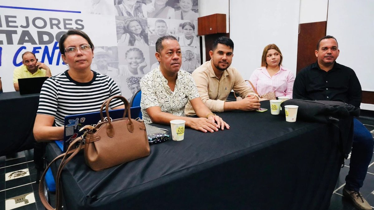 MagdalenaGober's tweet photo. 🍎📚 ¡El PAE 2027 comienza a planearse desde los municipios!

La Gobernación del Magdalena, liderada por Margarita Guerra, brindó capacitación y asistencia técnica a los municipios no certificados para fortalecer la planificación del Programa de Alimentación Escolar. https://t.co/bxuXkYFUvP