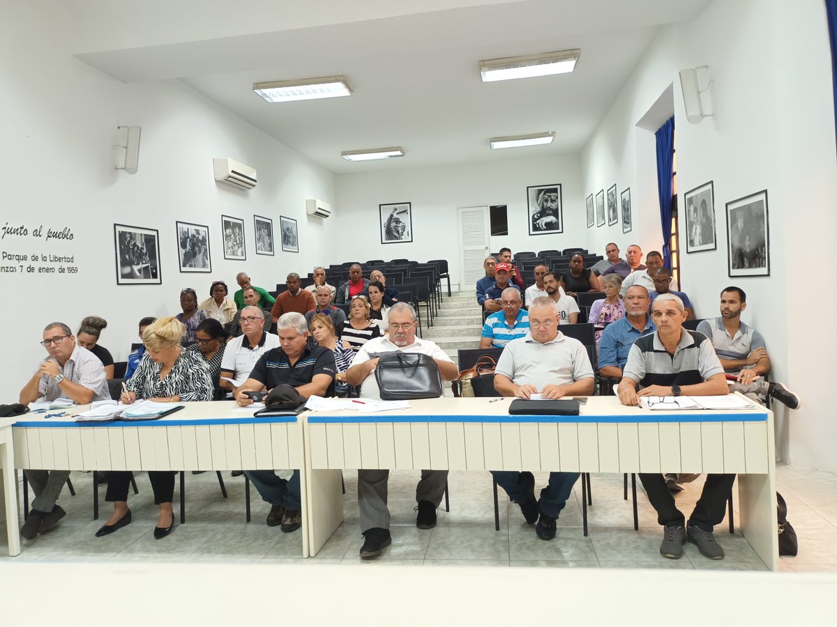 mariofsabines's tweet photo. Hoy, junto a @CaridadPoey, acompañamos a @InesMChapman a realizar análisis para que, paulatinamente, vaya mejorando el suministro de agua en #Matanzas, acciones de las empresas eléctrica y acueducto con apoyo de sus organismos podrán ir dando soluciones.
#MatancerosEnVictoria https://t.co/JO4RTDkYKR