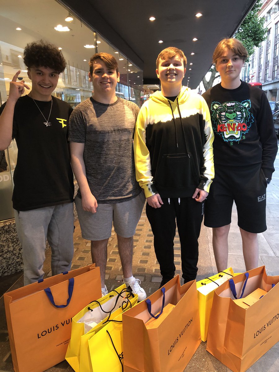 FrazierKay's tweet photo. prime Fortnite era 😭

Jarvis, Mongraal, Benjy and Nyphrox after a Louis Vuitton run in London

they were too young to buy a beer but could buy the whole store https://t.co/09oCbCQQBy