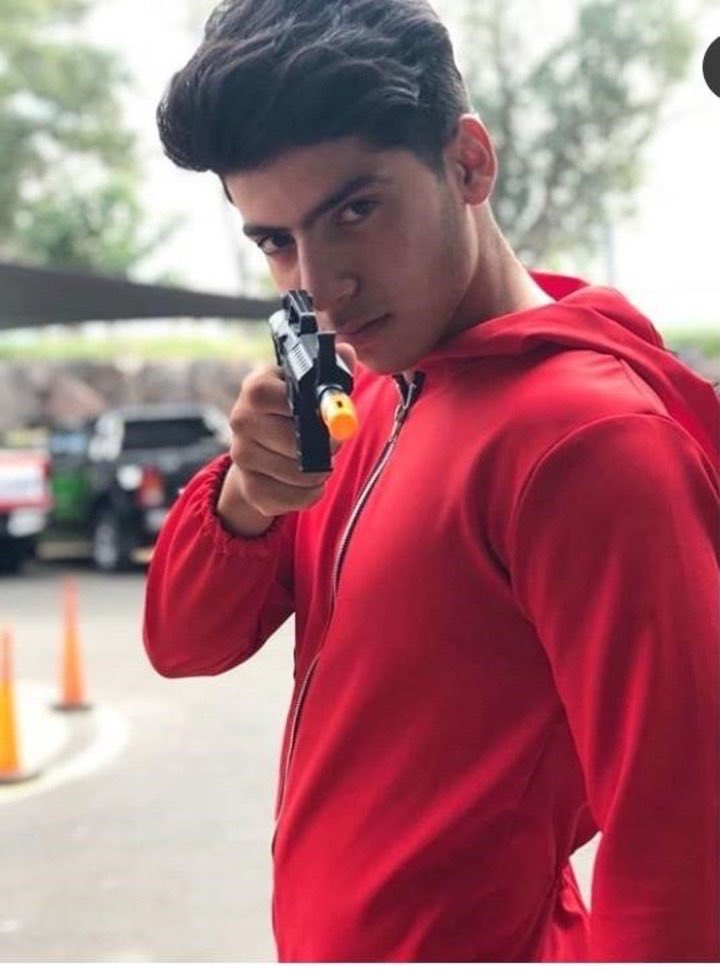Perez4ji7's tweet photo. No olvidemos que de esta escuela salió NAIM VERA Femicida de Brenda Micaela Gordillo QUIEN fue asesinada, asfixiada y quemada en una parrilla
Se habría egresado en 2019 y a principios de 2020 fue este suceso, aparte de ser hijos del poder salen locos de ahí https://t.co/OkrALwYs6L