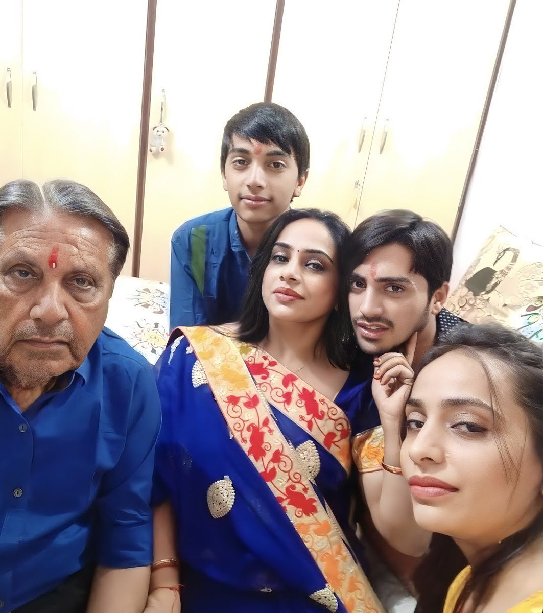 ranisingh_3025's tweet photo. Happy family https://t.co/6GxmhFZBxp