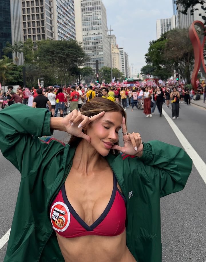 Kerline's tweet photo. desculpa é que sou nordestina, filha de doméstica com professor, estudante de universidade federal e fui bolsista. ⭐️ https://t.co/lDuKp3JatD