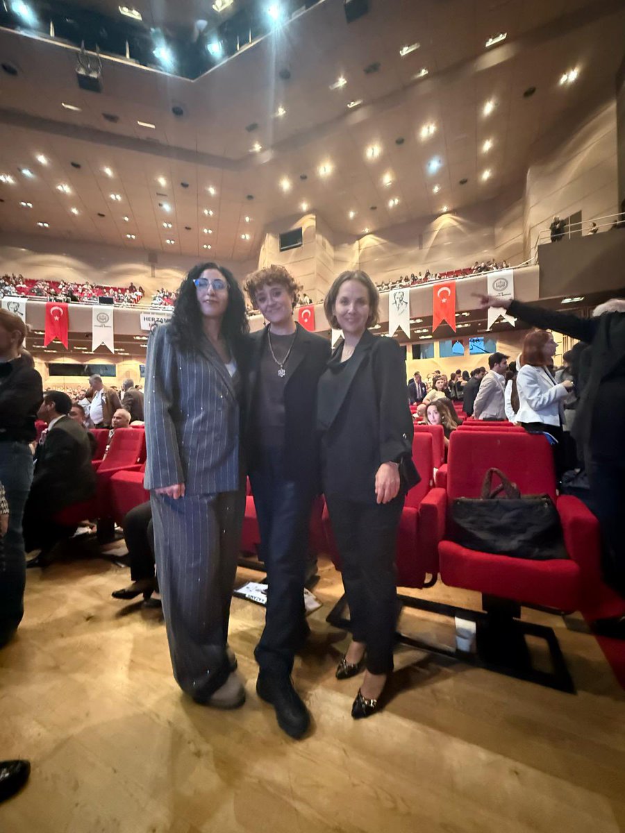 YaseminMinguzzi's tweet photo. Barolara bağlı birçok avukat 9 ay boyunca başlattıkları linçle algıları tersine çevirdi; bizi ırkçı ve faşist ilan ettiler, davayı siyasi bir dava haline getirmeyi başardılar ve iki sanığın beraatini sağladılar. Özetle: Baro sayesinde iki katil dışarıda. Soruşturma başlatılsın! https://t.co/rvjup2jXsR