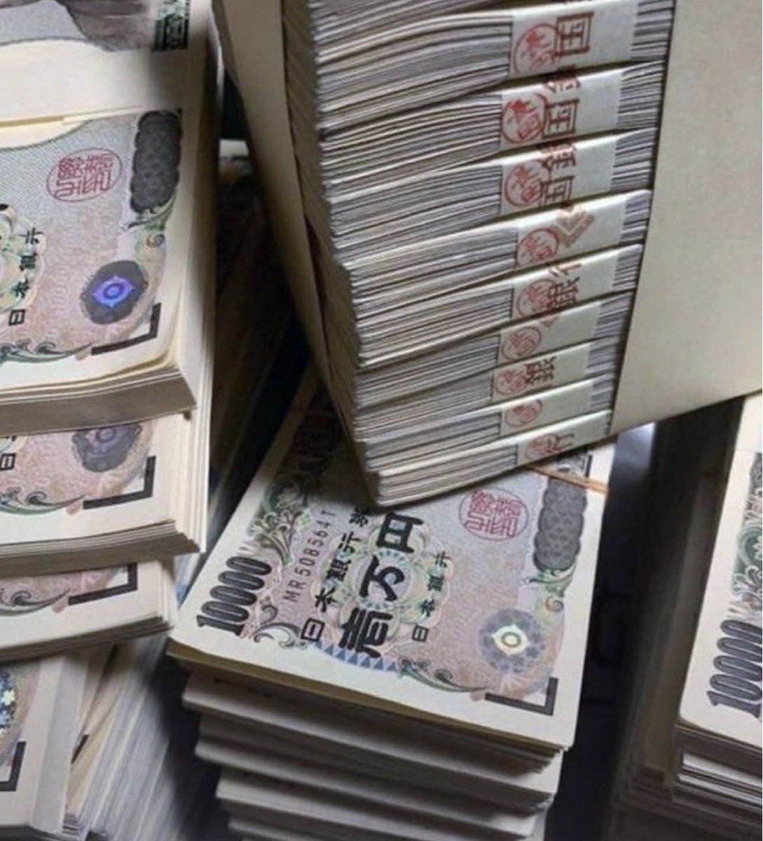 ptopvl's tweet photo. 月100渡すからヒモになって！！！

って言ったら...
全力でYesっていう人
どれくらいいますか？笑笑 https://t.co/U5t1nrcK10