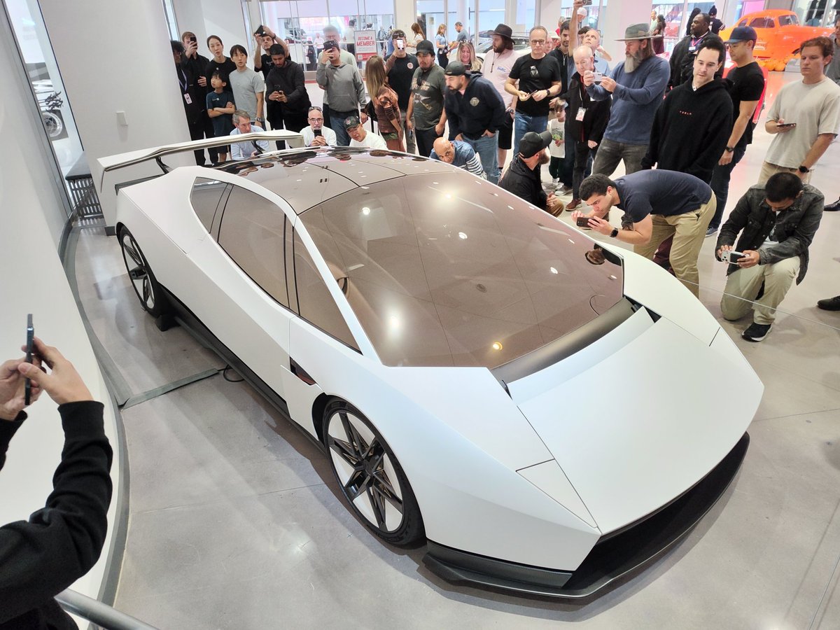exzacklyright's tweet photo. Roadster is now live the Petersen Museum https://t.co/ytmIHreEmI