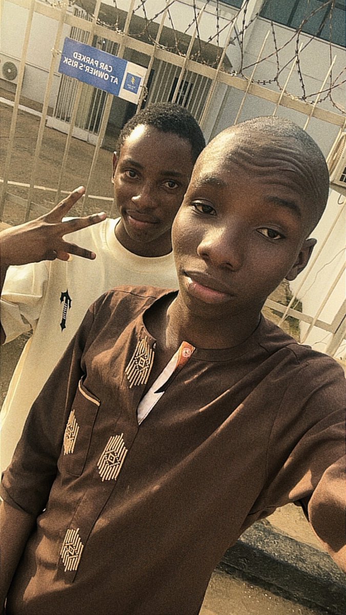 ayomide_356's tweet photo. Met one of my mutuals today, and we took this beautiful picture together. 🥹❤️ https://t.co/2rl62Y2VHv