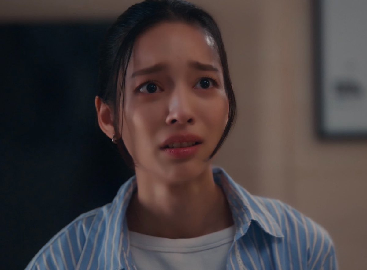 myktno1's tweet photo. #MrFanboyEP9 เดาแบบง่ายๆเลยนะ
-ชีพี่ปลาเป้นแฟนคลับไนน์มาก่อน
-ชีโดนว่านตกจริงๆ ผันมาเป็นแฟนคลับว่านจริงๆ
-ไนน์รู้และไม่พอใจ เพราะไนน์จำแฟนคลับได้แทบทุกคน เลยน่าจะไปพูดอะไรแรงๆให้ชีปลาเจ้บ (เหมือนตอนว่านโดน)
-ชีปลาผันตัวมาเป็นแอนตี้ 
-ชีรู้ว่าจะมีคนมาดักตบวิวตอนไหน เพราะนี่คิดว่าชีน่าจะยังอยู่กลุ่มวงในแฟนคลับไนน์ 
-ชีมาช่วยเพราะอยากช่วย แล้วเนียนมาแฉไนน์ทีหลังด้วยคำว่า ทีมว่าน
เพราะแอนตี้มันทำได้ทุกอย่างนั่นแหละ 
ไม่แน่นะ พอไนน์จมดิน ชีก็อาจจะไม่ตามว่านต่อ 

**ถ้าคิดบวกหน่อย ชีช่วยเพราะอยากช่วยนั่นแหละ ก็ว่านช่วยชีขนาดนั้น มันมีจริงๆนะเว้ย คนที่สำนึกบุญคุณคนอ่ะ และชีอาจจะเป็นแม่น้องว่านก็ได้ ช่วยได้เท่าที่จะช่วยได้อ่ะ 🥺