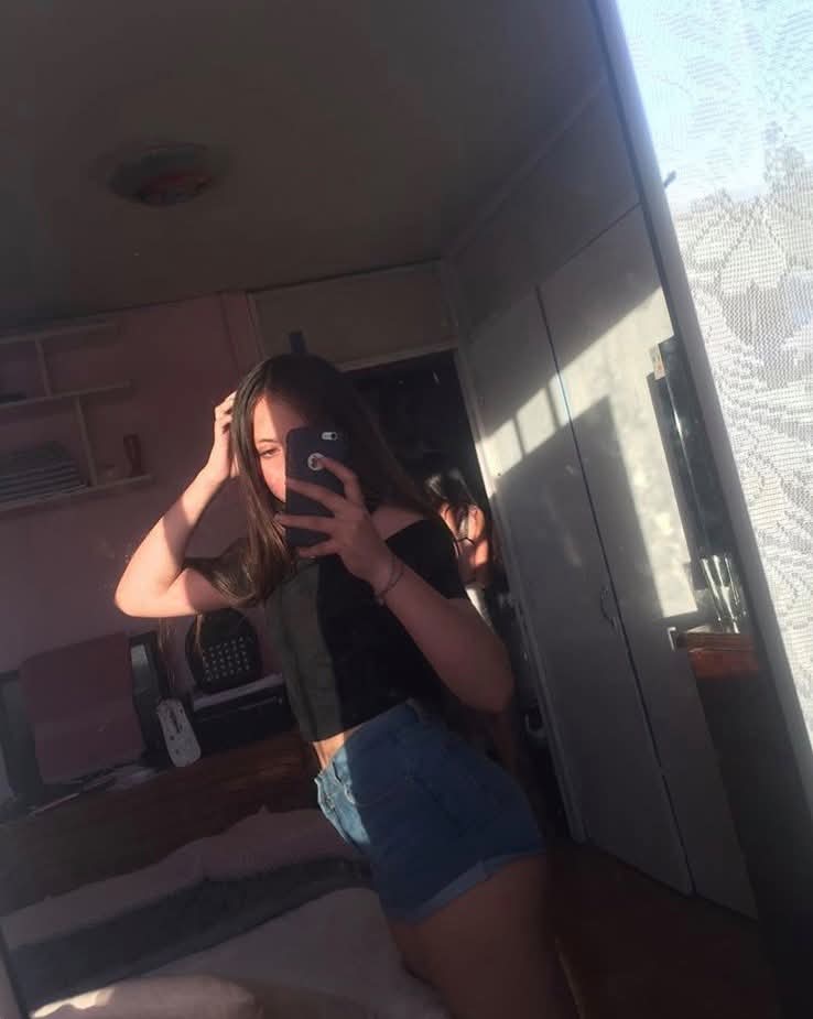 Kiromty's tweet photo. cuando me habia teñido el pelo de negro sjsjsjs https://t.co/FjVci0RDCt