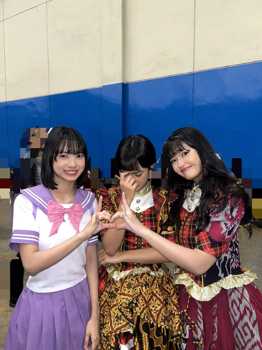 Elin_JKT48's tweet photo. Kak @Freya_JKT48 🙆🏻‍♀️💗, Yang dikanan sama kiri @Elin_JKT48 /@Ekin_JKT48 kak? Love kakak banyak banyak 💘💘💘 https://t.co/ex6lL6SbqK