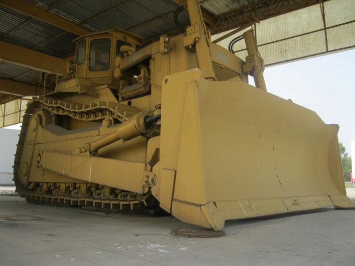 MiniAleItalia's tweet photo. Messo in moto l'Acco Super Dozer, 183 tonellate di acciaio e 2 motori #Caterpillar V8 da 675 Cv cadauno.
Il bulldozer più grande al mondo!
#Portogruaro #Dozer #AccoSuperDozer https://t.co/AwDuQK6Fek