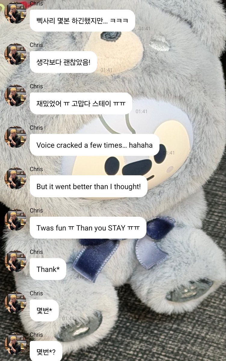 realskzoo's tweet photo. CHN en 🫧
[261025/🇯🇵]

🐺: Perdón por resfriarme...
🐺: Me mejoraré rápido ㅠㅠㅠ
🐺: Espero que t/n no se contagie... 🙏
🐺: La voz se me quebró un par de vecis... ㅋㅋㅋ (Tuvo un error tipográfico cuando escribió la oración en coreano)
🐺: Pero salió mejor de lo que pensaba!
🐺: Fue divertido ㅠ Gracia STAY ㅠㅠ (Se equivoca escribiendo "Than" en lugar de "Thank")
🐺: Gracias*
🐺: Veces* [몇번*/Estaba correcto]
🐺: Beces*? [몆번*?/Tiene duda y se vuelve a equivocar]
🐺: ㅋㅋㅋㅋㅋㅋㅋㅋㅋㅋㅋㅋㅋ
🐺: Me rindo ㅡㅡ
🐺: Estoy tomando medicinas ㅋㅋㅋ
🐺: Me mejoraré rápido ㅠ