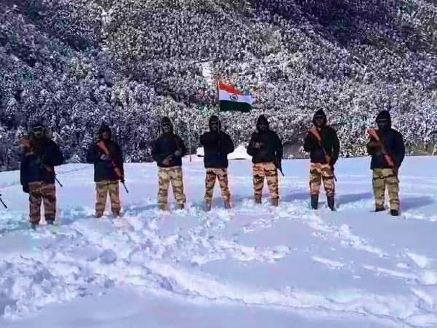 priority_n's tweet photo. “कभी ठंड में ठिठुर के देखना, कभी तपती धूप में जल के देखना, कैसी होती है हिफाज़त मुल्क की, कभी सरहद पर चल कर देखना…”

Raising Day greetings to All Ranks of  @ITBP_official and their families.

Tributes to the valiant soldiers of #ITBP who have laid down their lives in the line of duty.

#Himveer are the symbol of valour who protect us in the most bone chilling, challenging terrains and tough climatic conditions.
#KnowYourHeroes
