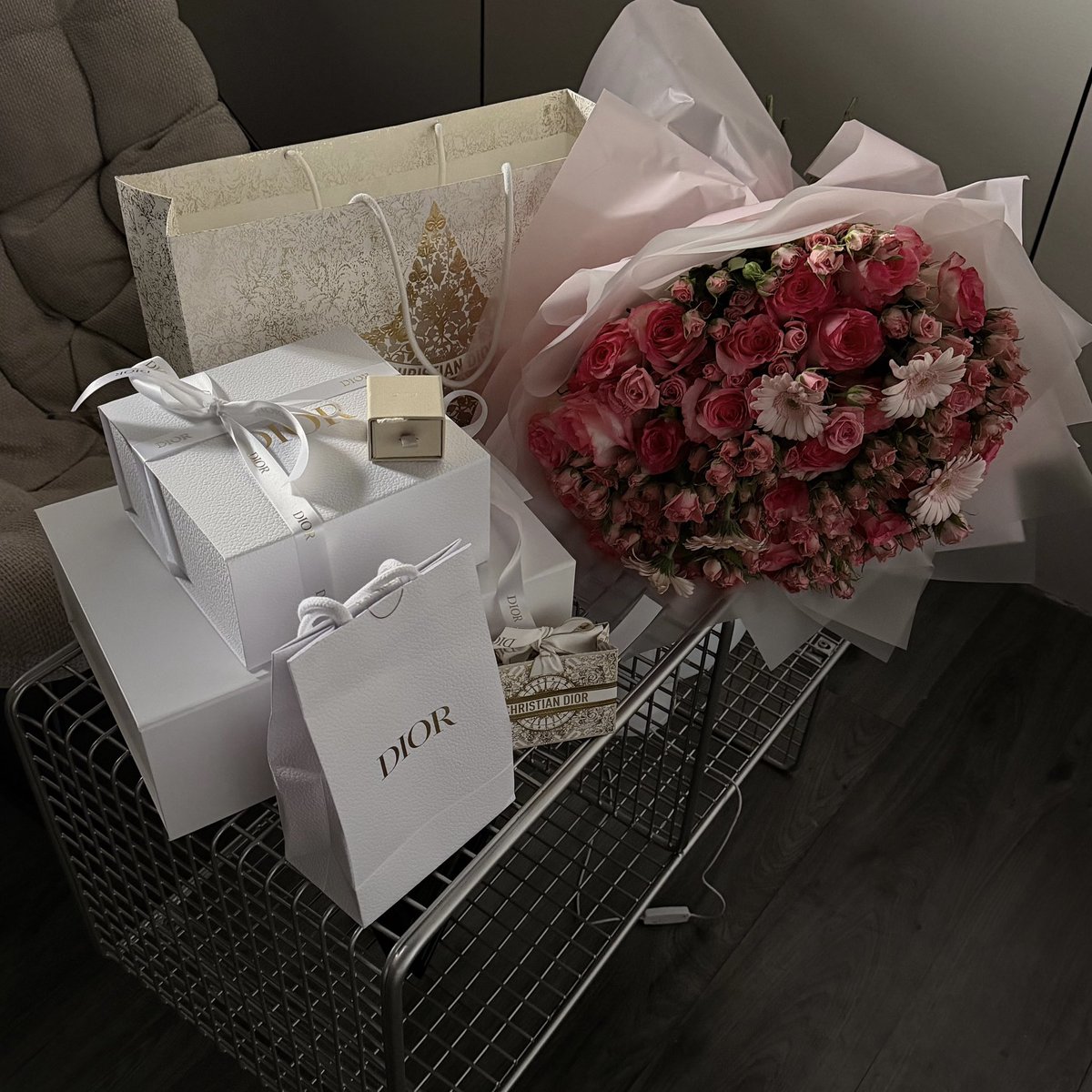 1qww's tweet photo. 🌷💕🌺🌷 https://t.co/cya5G00qgD
