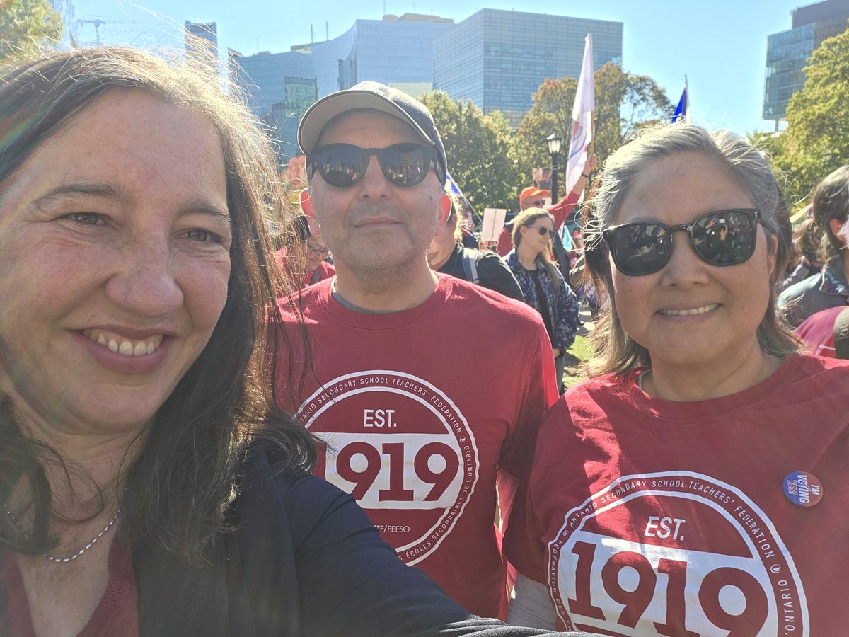 JessicaBellTO's tweet photo. Standing up for public education at the big rally at Queen's Park.  

Thousands of us know that our kids and our schools deserve so much better.   #Onpoli https://t.co/GLwFrbcKTM