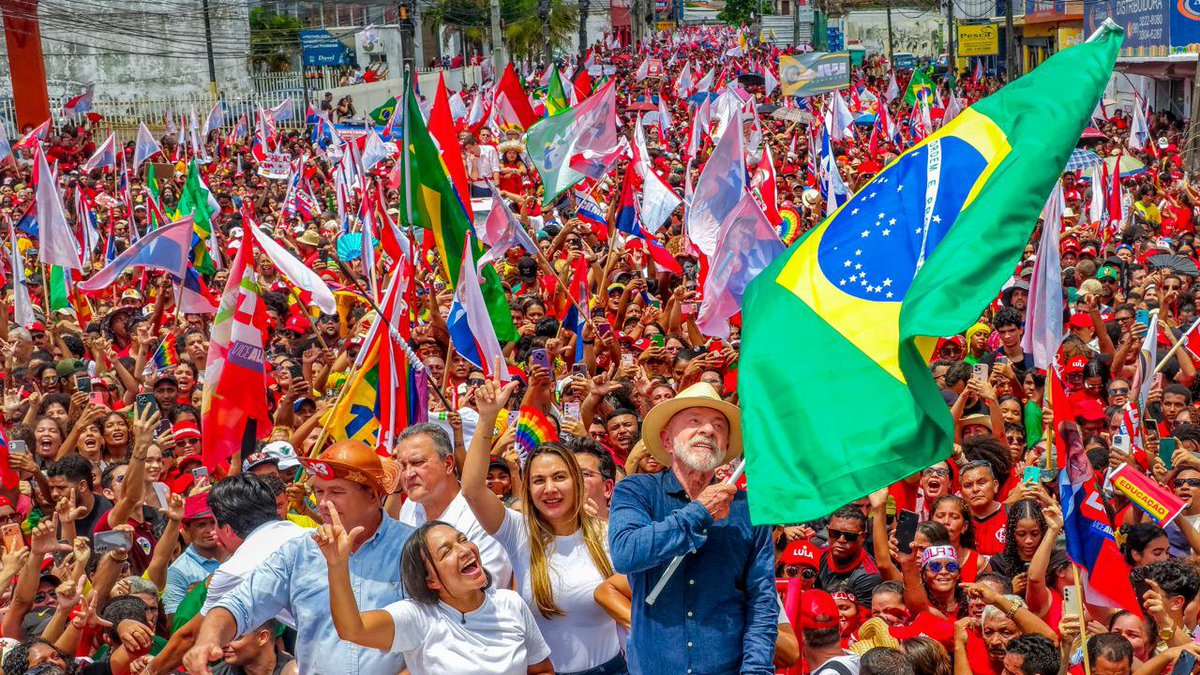 renatinhop13's tweet photo. RUMO A VITÓRIA:
#ComLulaNaRua https://t.co/t7MIRYIyi7