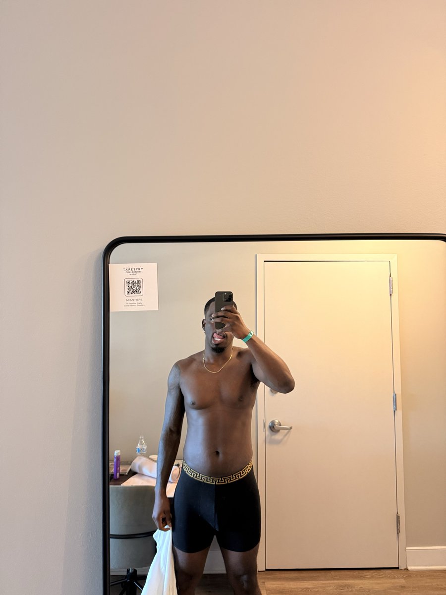 itsKingPluto's tweet photo. It’s getting cold here, let me keep ya warm 🧸 https://t.co/S9troGZMqv