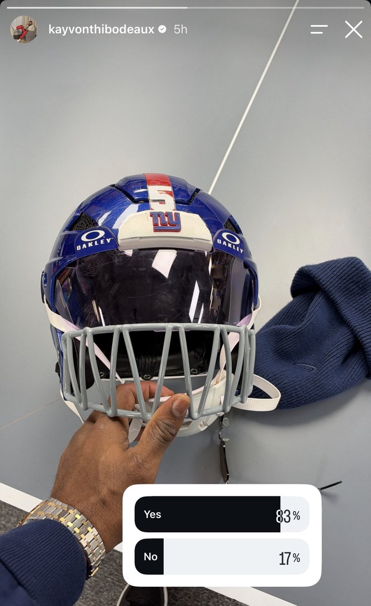 ch518906's tweet photo. Dude has more face mask changes than sacks all season https://t.co/6eHZaNh9uD