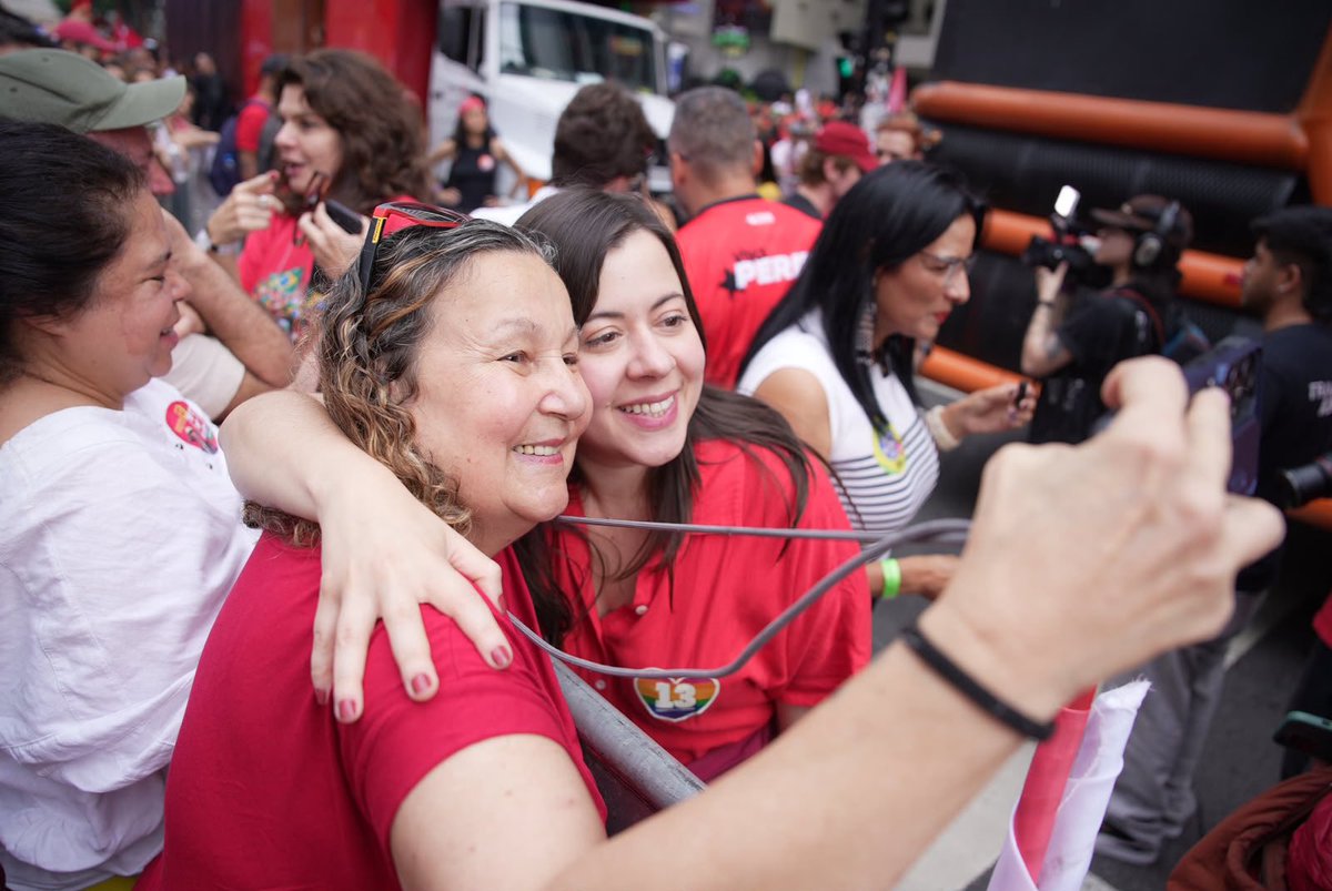 samiabomfim's tweet photo. Ocupando a Avenida Paulista em defesa do Brasil. Amanhã é Lula 13! https://t.co/rwxMwx6lA6
