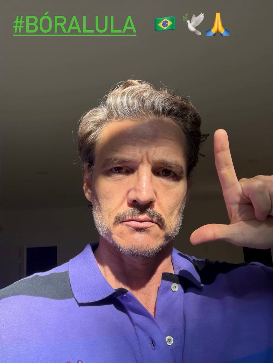 CINEMA505's tweet photo. É ELE! Pedro Pascal fazendo o L. https://t.co/k02FewVrTA