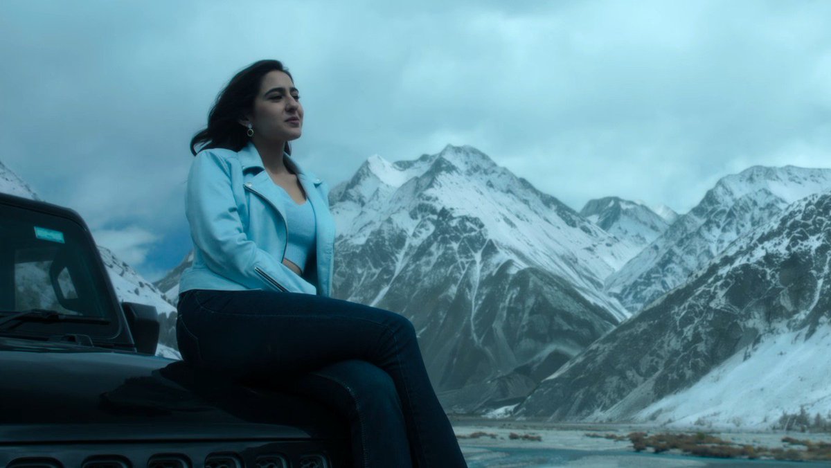 RubyLaser_'s tweet photo. Sara Ali Khan as Yamini has been such a lovely watch. There’s so much more to her character than you expect 💫 #UdtaTeer https://t.co/kxPModkrx8