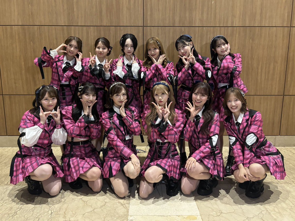 48Suzuha_16LOVE's tweet photo. 日本からも会いにきてくれてありがとう 🇮🇩
2ショットを撮れたり、お話できたり
海外でパフォーマンスする姿をお届けできたり。

一緒の場所で一緒の時間を過ごせたことを宝物にしようね。
朝から並んだり大変やったと思うから
ゆっくり休めますように。フライトも気を付けてね 🛩️ https://t.co/HJx4mQe6Sg