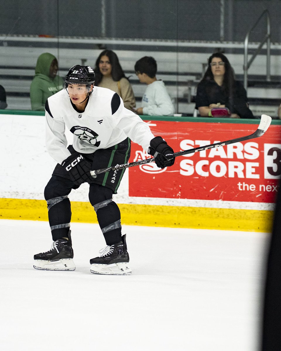 DallasStars's tweet photo. Saturday morning work 😤 https://t.co/TDo6c12a9l