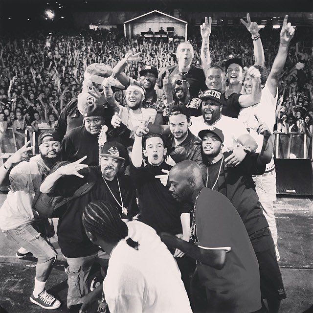 DlRTYSHlRT's tweet photo. liam gallagher in the same frame with snoop dog, mac miller, and the 1975 is wild https://t.co/AeA7VKxpik